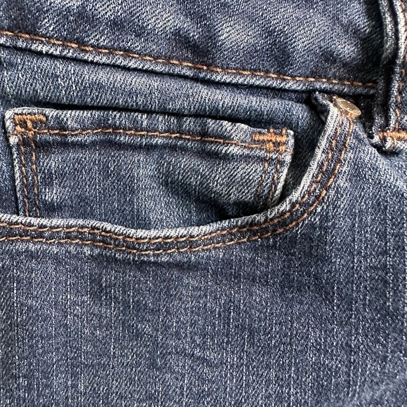 White House Black Market Slim Jeans Size 4
Dark Wash Stretch Denim - Picture 4 of 10